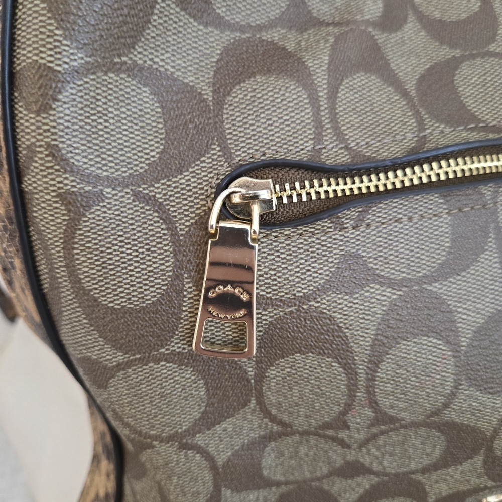 Coach Kristy C7332 Signature C With Snake Trim Shoulder Bag - Picture 4 of 16